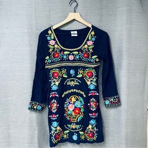 Traditional Floral Embroidered Navy Tunic Blouse Size M Johnny Was Inspired